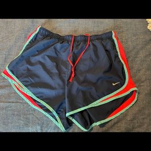 Nike Women's Tempo Dry Core 3'' Running Shorts [Plus Size]